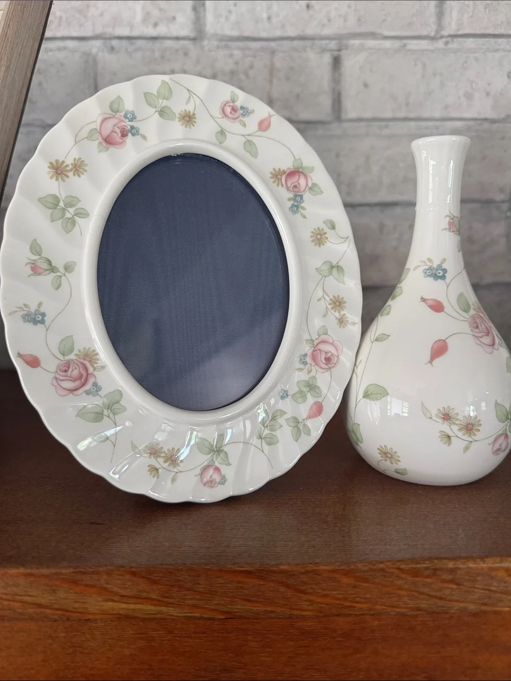 Wedgwood Bone China Frame and Vase ~Rosehip